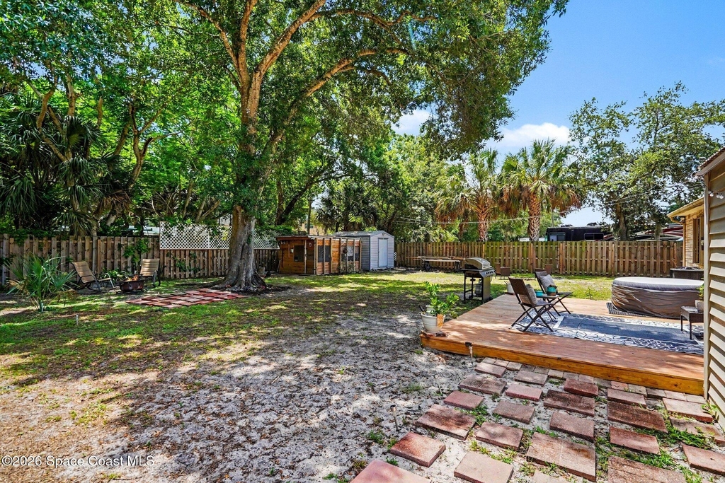 122 East Court - Photo 17