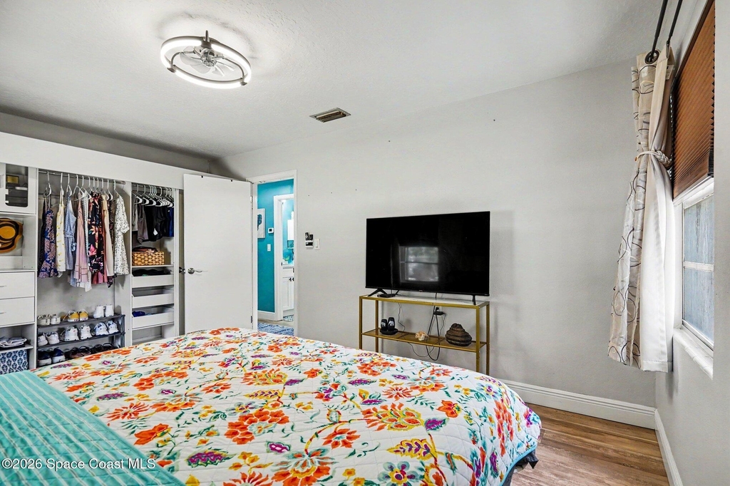 122 East Court - Photo 9