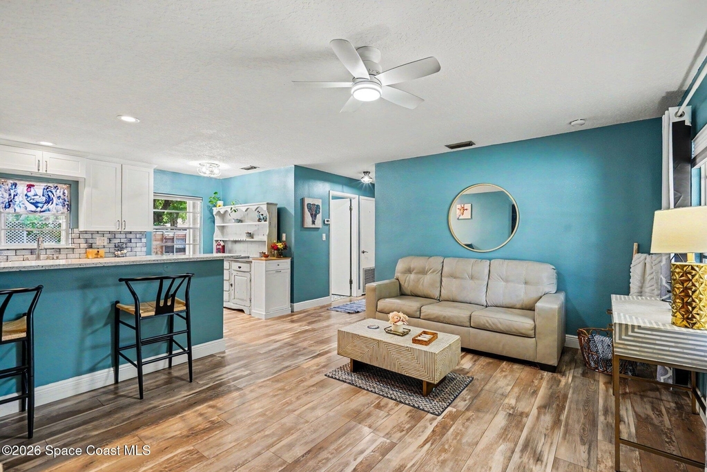 122 East Court - Photo 4