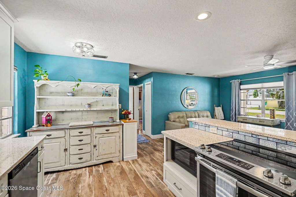 122 East Court - Photo 7