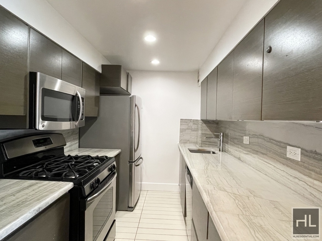 E 65th St - Photo 3