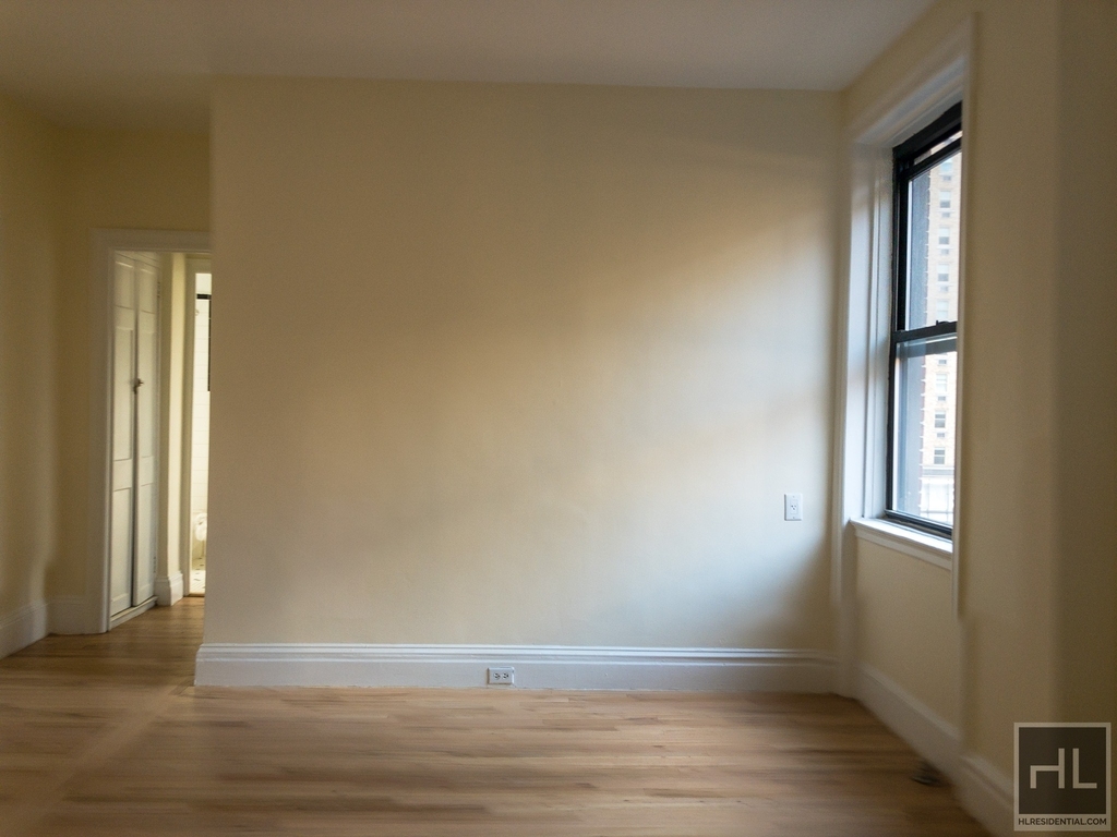 West 45 Street - Photo 3