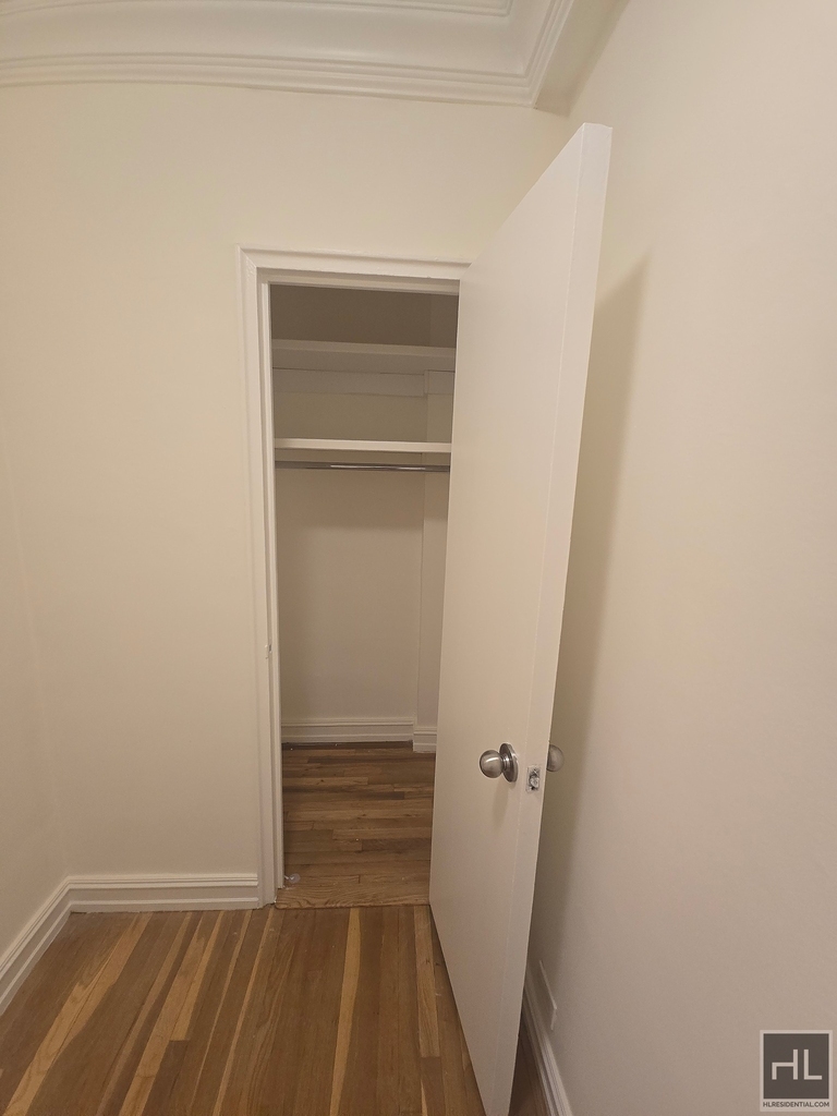 York Avenue - Photo 3