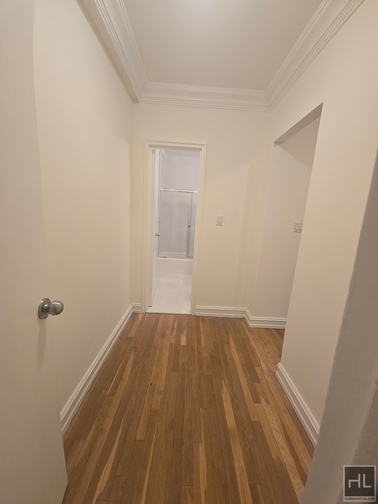 York Avenue - Photo 4