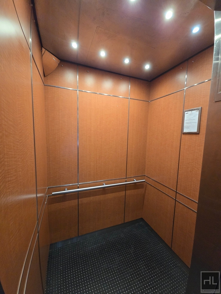 1 Avenue - Photo 9