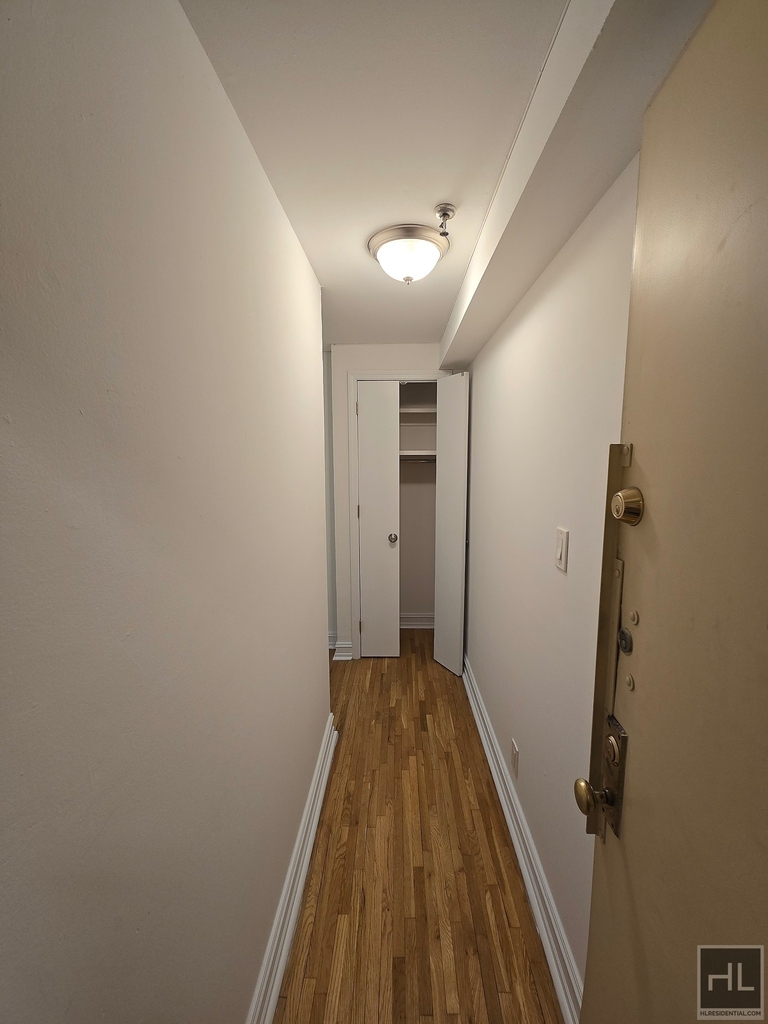 1 Avenue - Photo 6