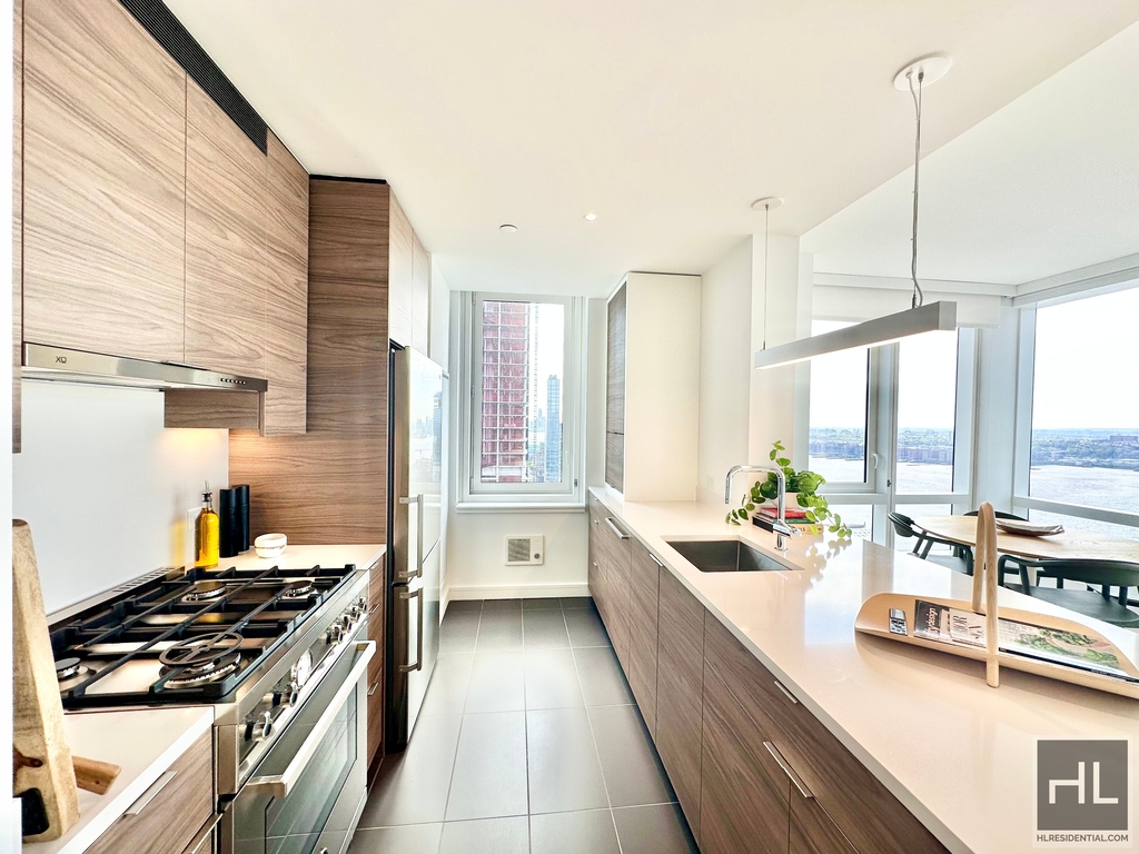 West 38th Street - Photo 1