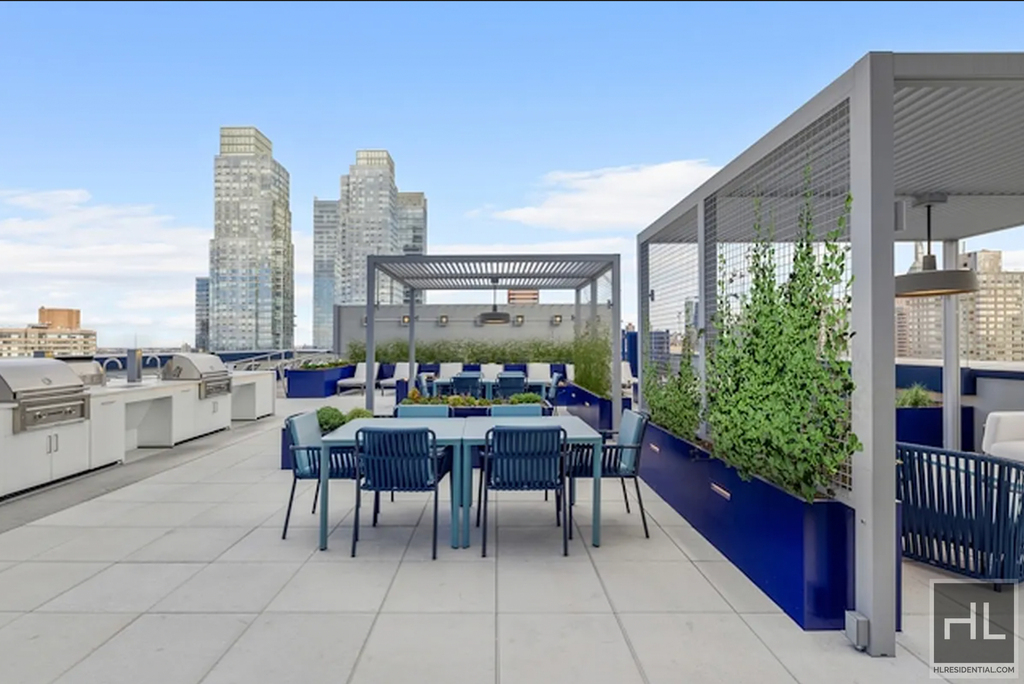 West 38th Street - Photo 8