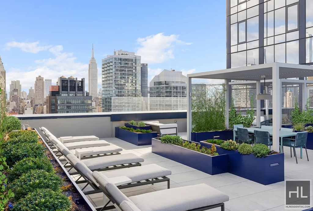 West 38th Street - Photo 3