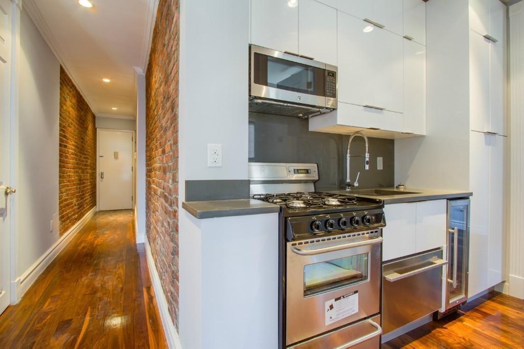 Lexington Avenue - Photo 2