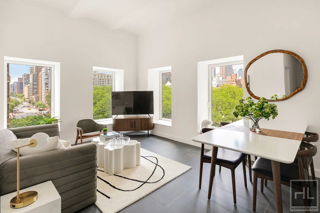 1st Avenue - Photo 0