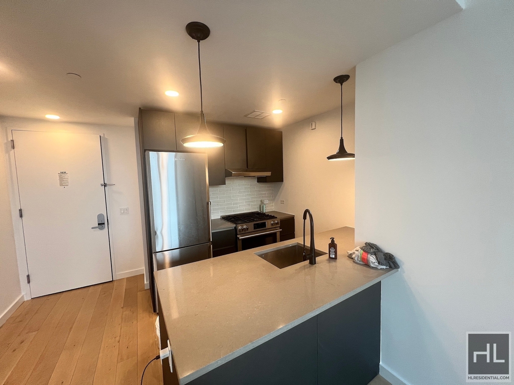 Northern Boulevard - Photo 3