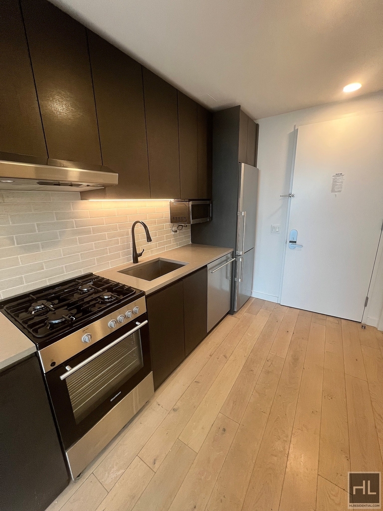 Northern Boulevard - Photo 2
