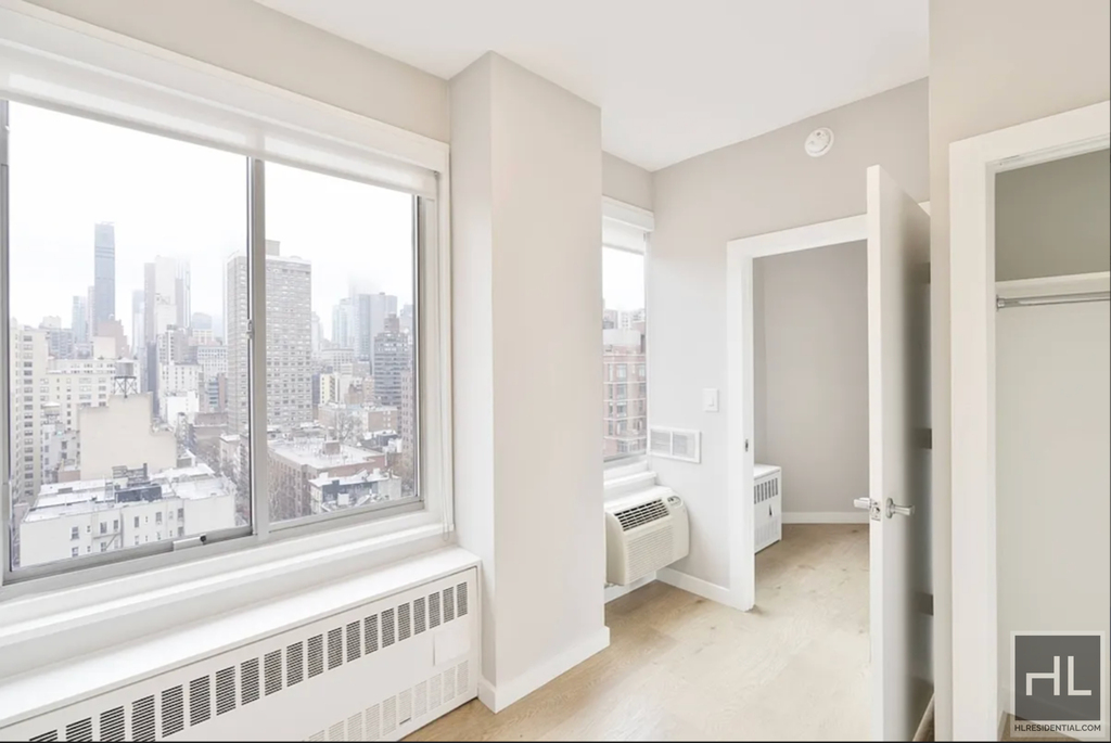 Second Avenue - Photo 1