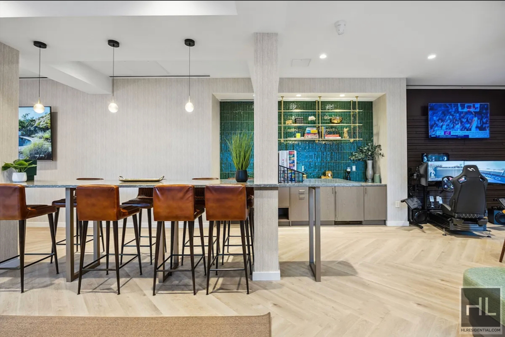 Second Avenue - Photo 11