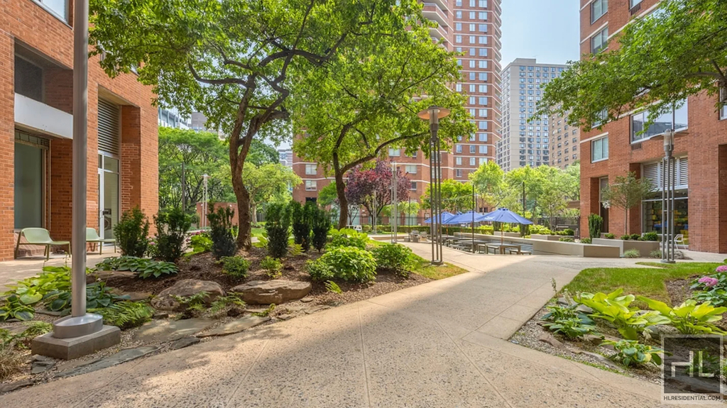 Second Avenue - Photo 14