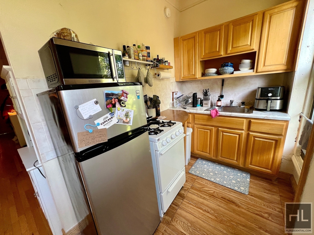 6 Brevoort Place - Photo 2