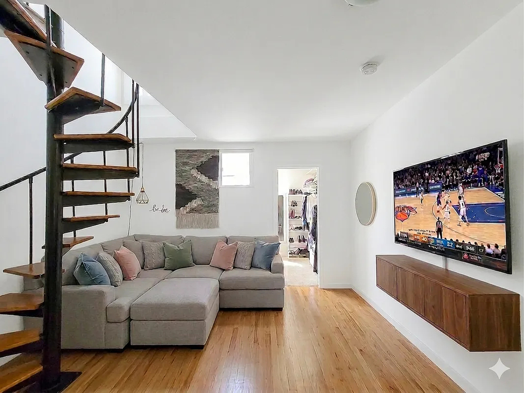220 East 24th Street - Photo 1