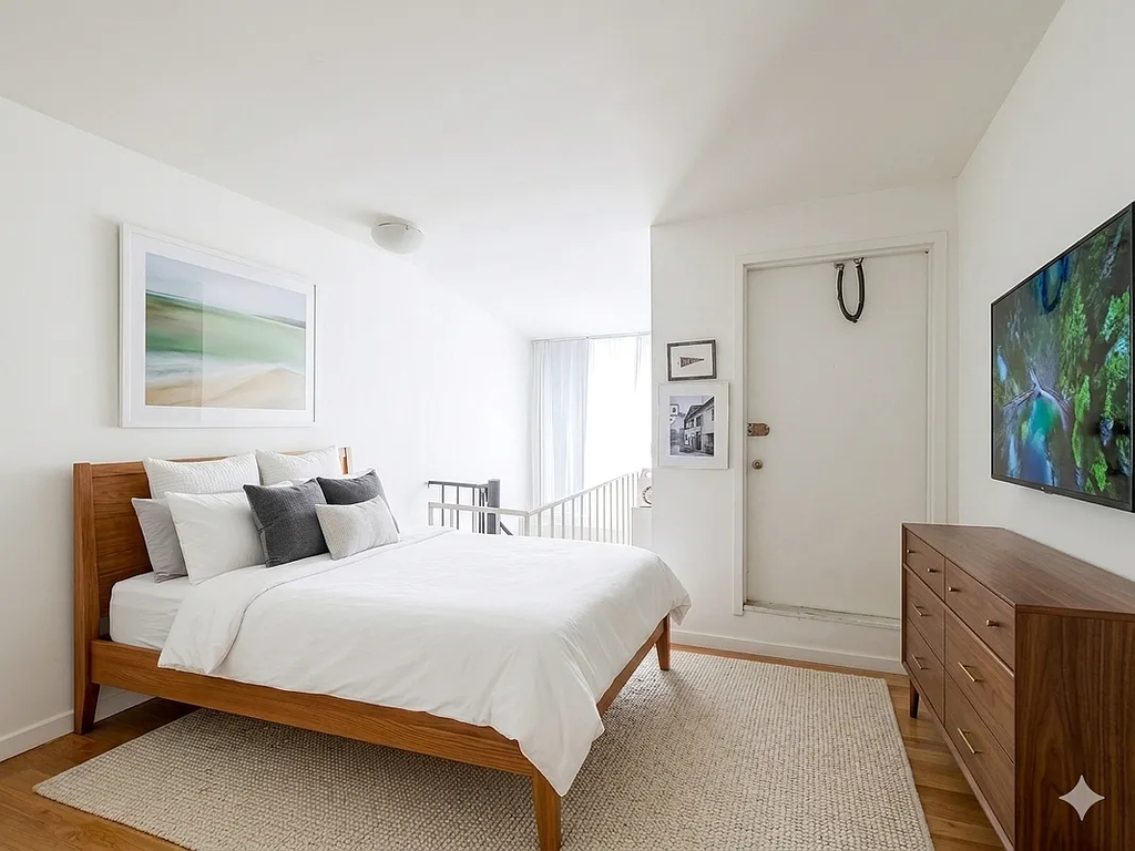 220 East 24th Street - Photo 7