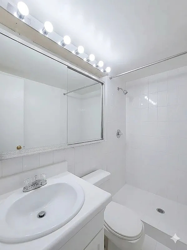 220 East 24th Street - Photo 5