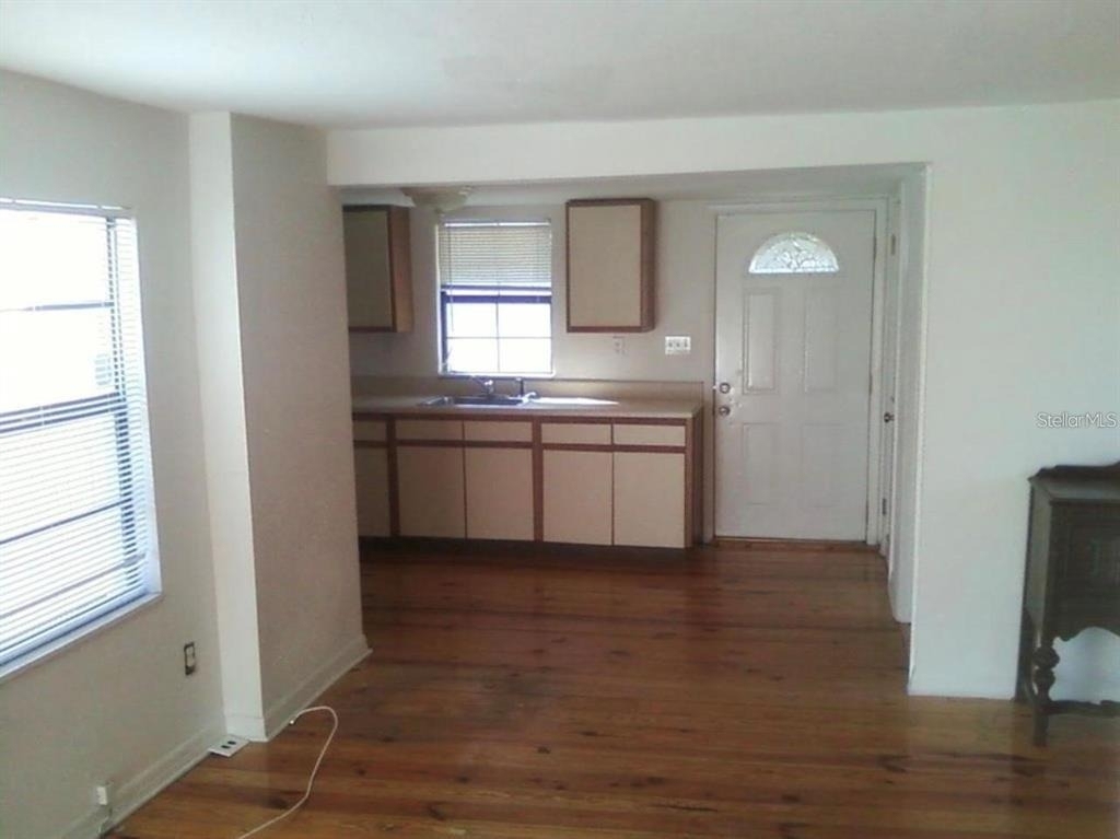 7205 S Manhattan Avenue - Photo 1