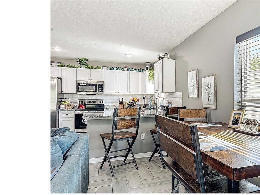 321 21st Street W - Photo 5
