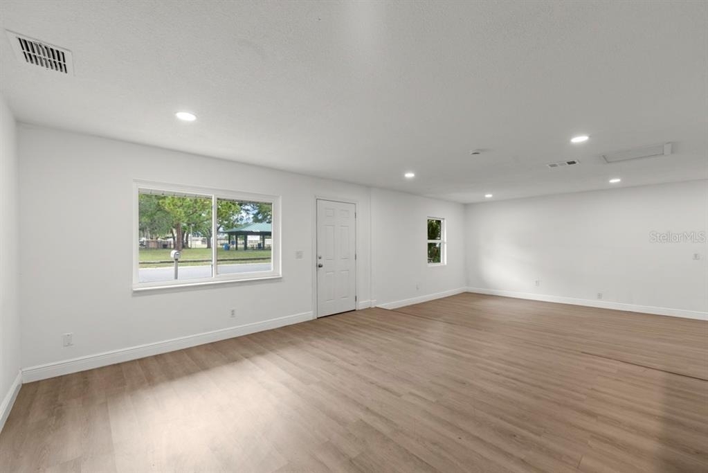 1087 Swan Street - Photo 3