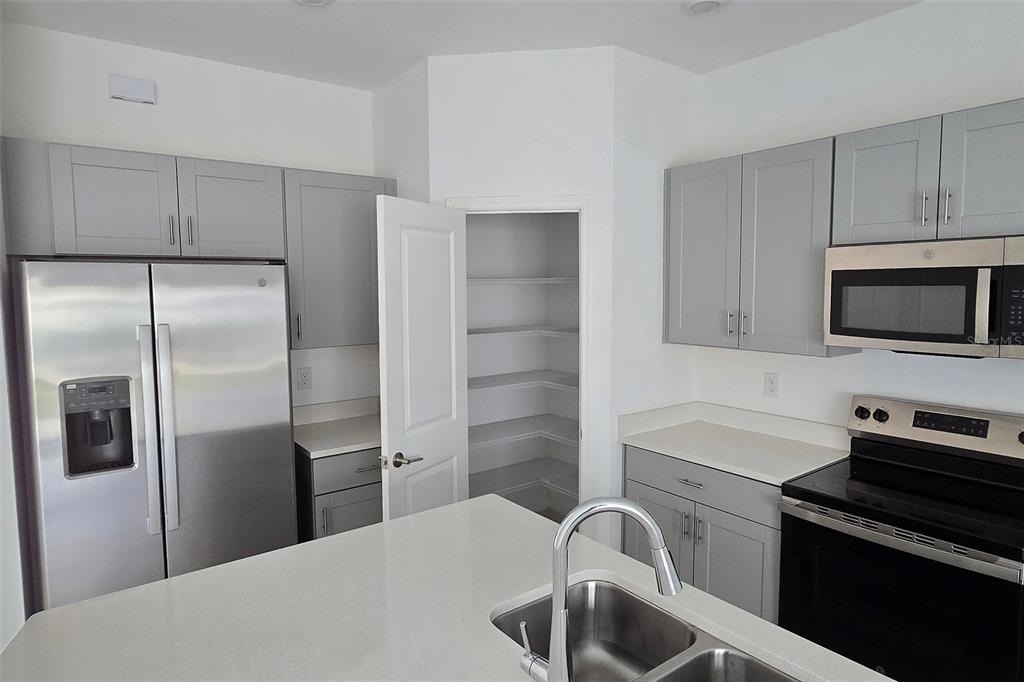 2978 Canary Avenue - Photo 9
