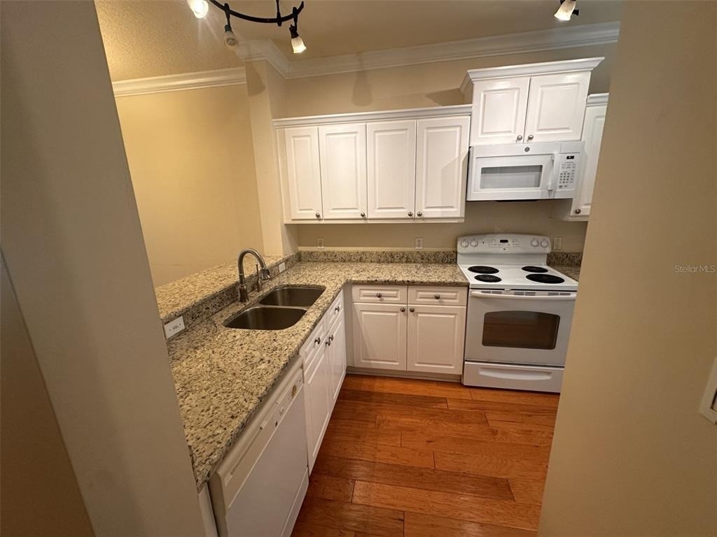 709 Bloom Street - Photo 4