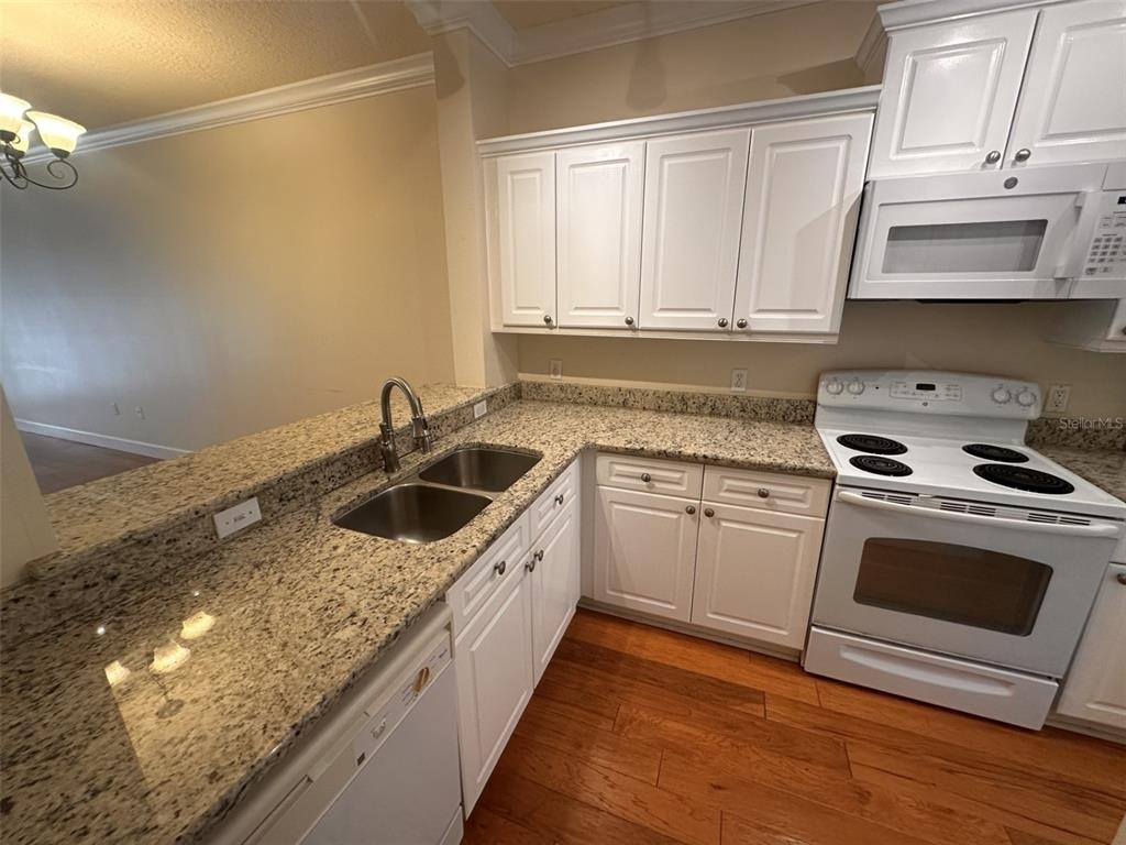 709 Bloom Street - Photo 5