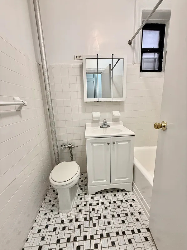 Seaman Avenue - Photo 3