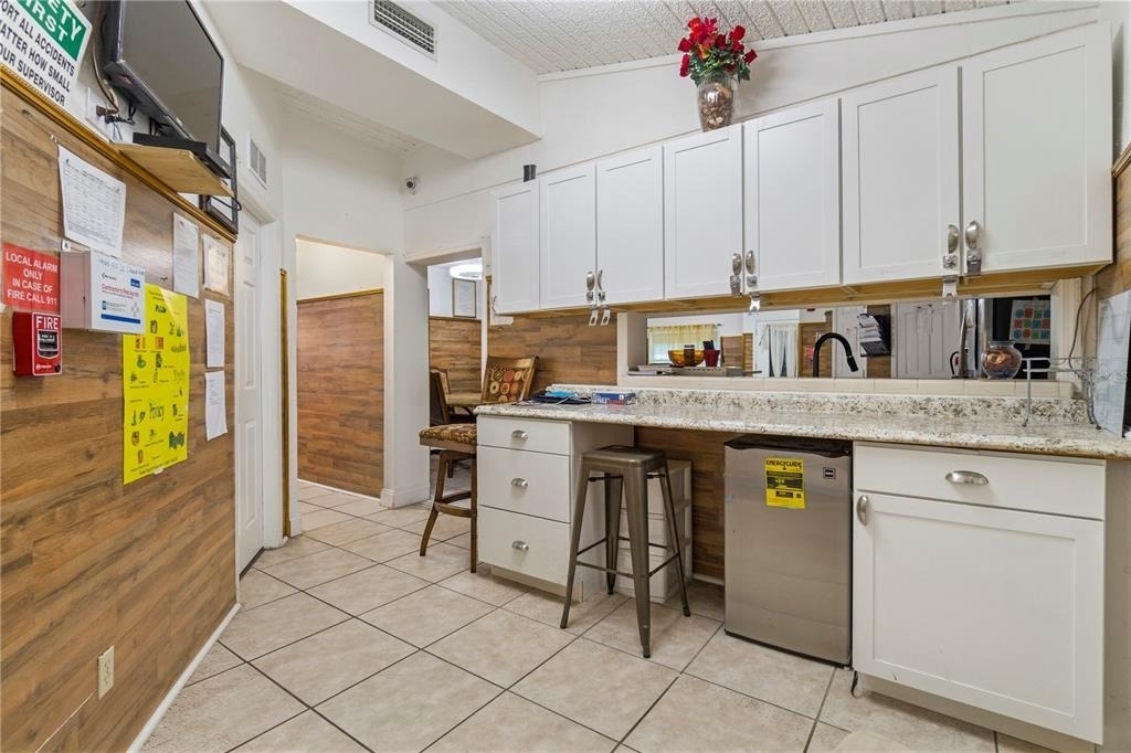 613 Forest Hills Drive - Photo 8