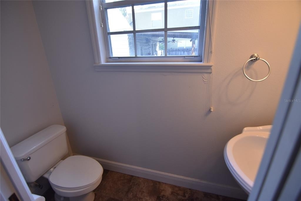 2618 E Central Boulevard - Photo 2
