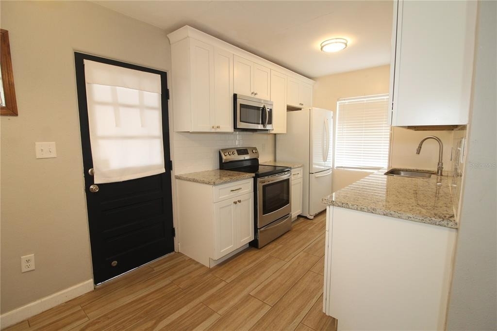 207 Lake View Drive - Photo 3