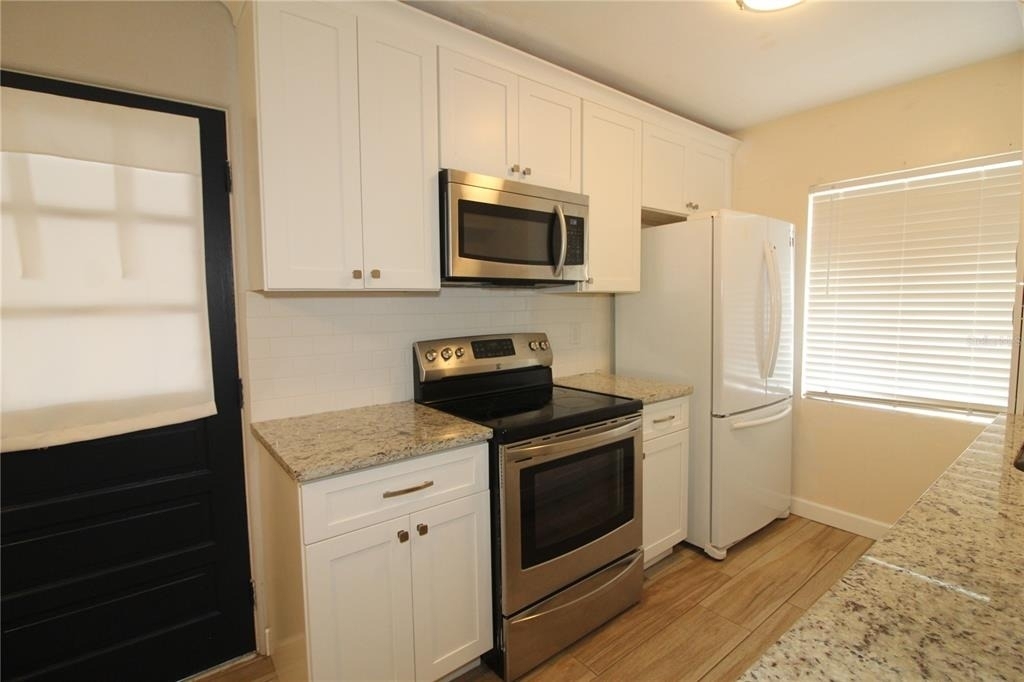 207 Lake View Drive - Photo 4