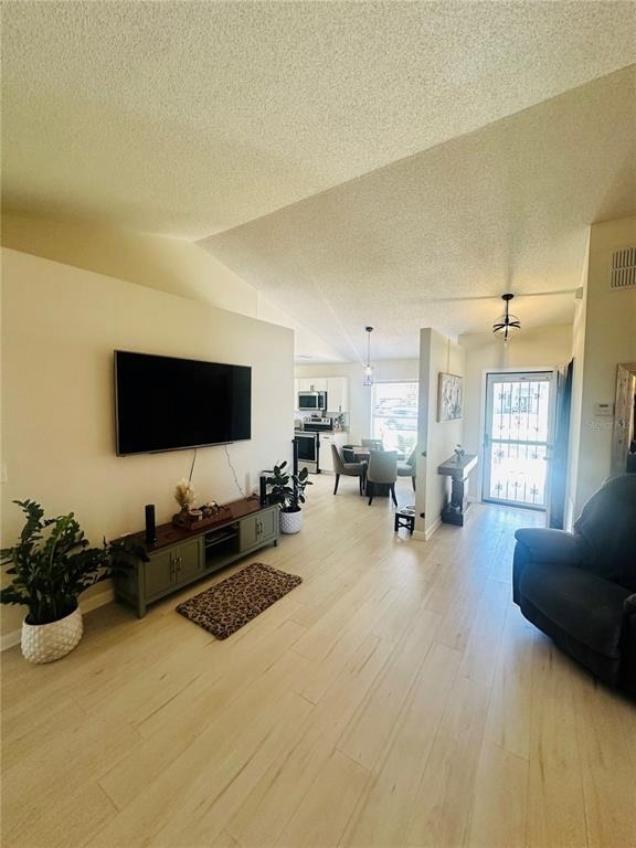 340 Edgewood Court - Photo 4