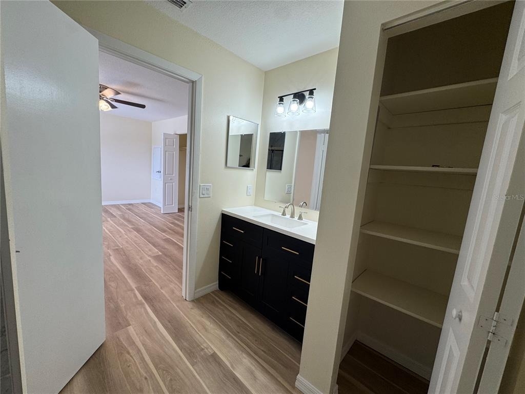665 W Juniata Street - Photo 18
