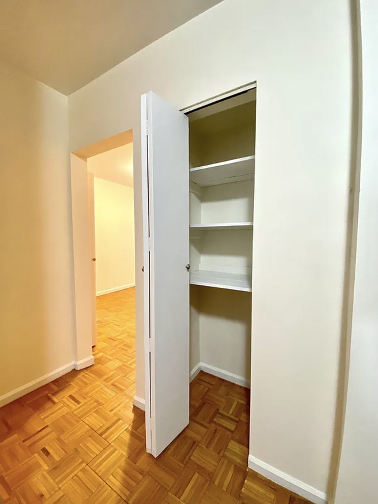 East 79th Street - Photo 9