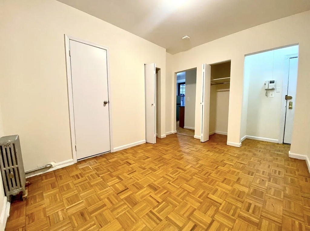 East 79th Street - Photo 4