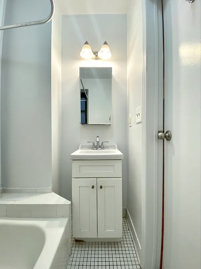 East 79th Street - Photo 8
