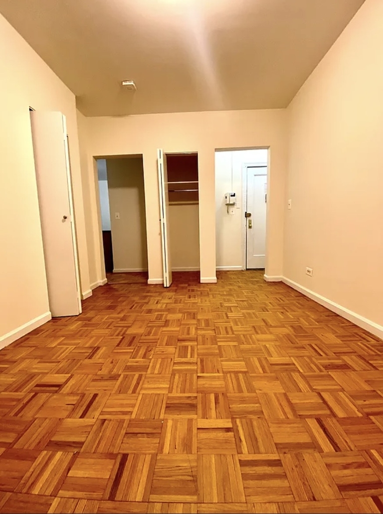 East 79th Street - Photo 2