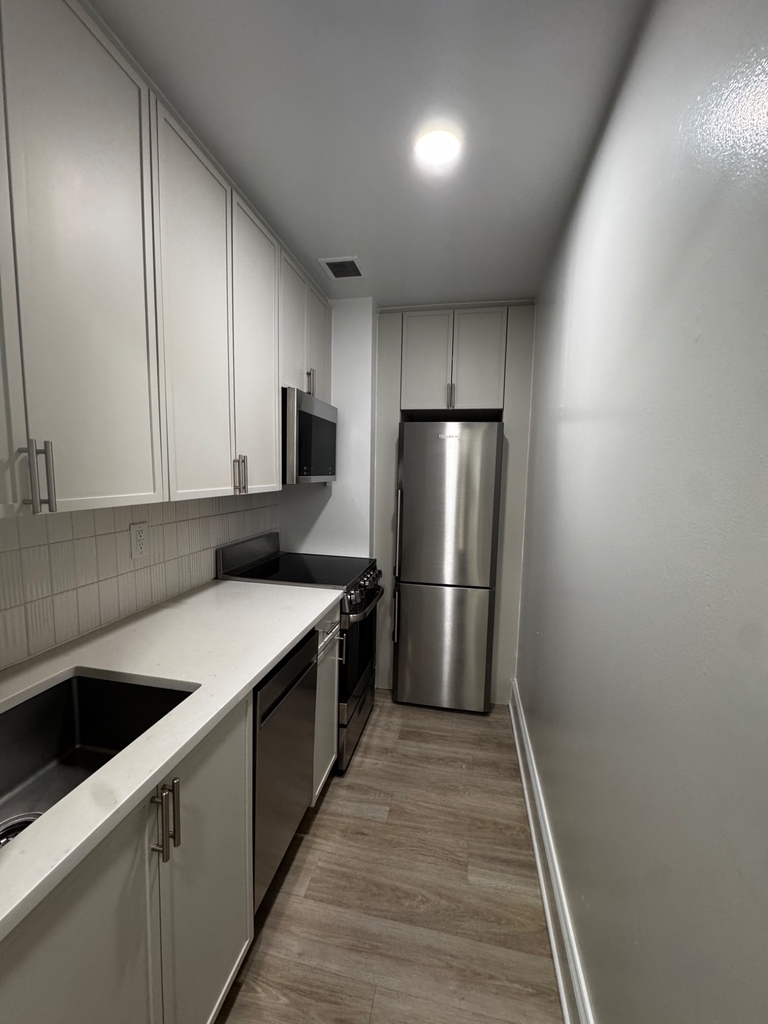 West 34th Street - Photo 2