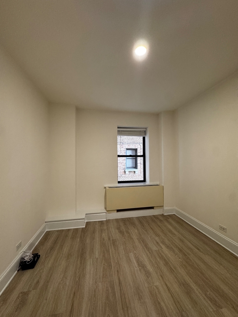 West 34th Street - Photo 3