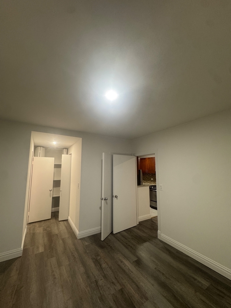 West 34th Street - Photo 15