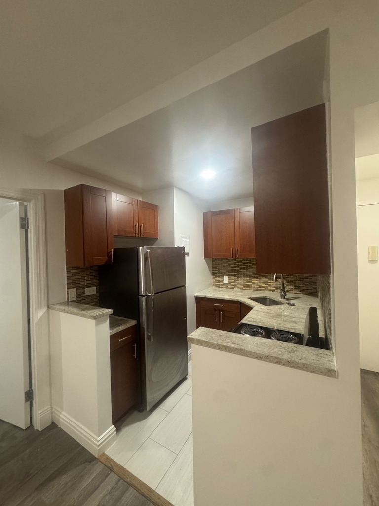 West 34th Street - Photo 1