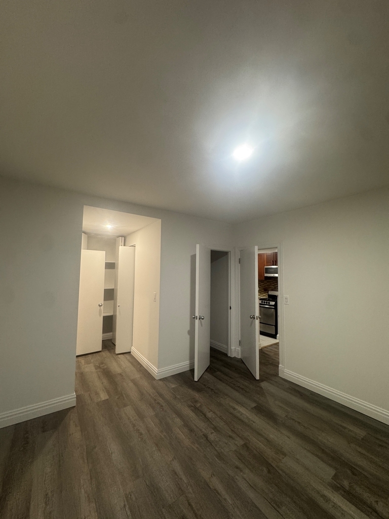 West 34th Street - Photo 14