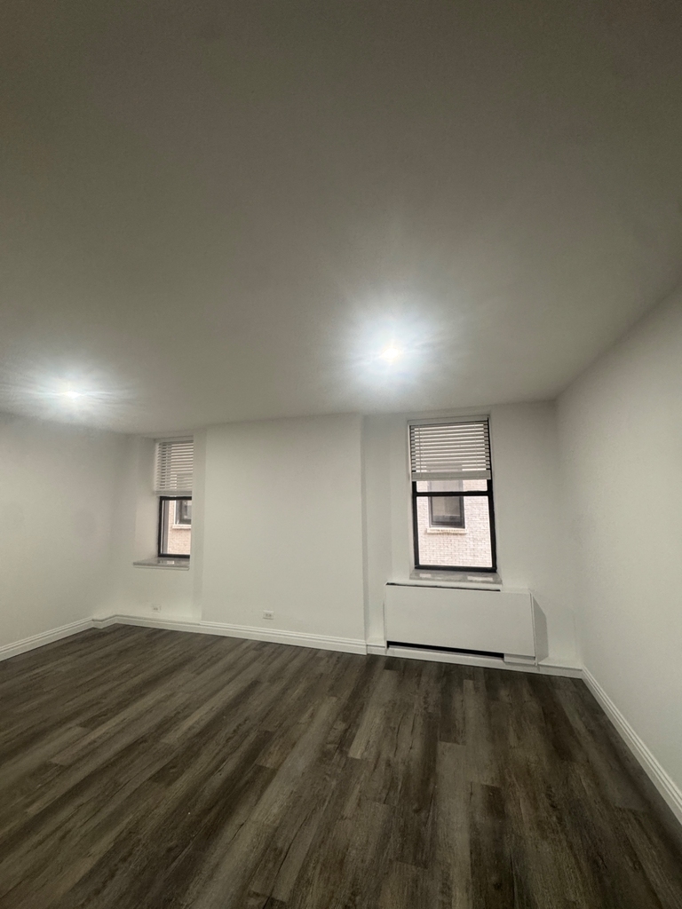 West 34th Street - Photo 5