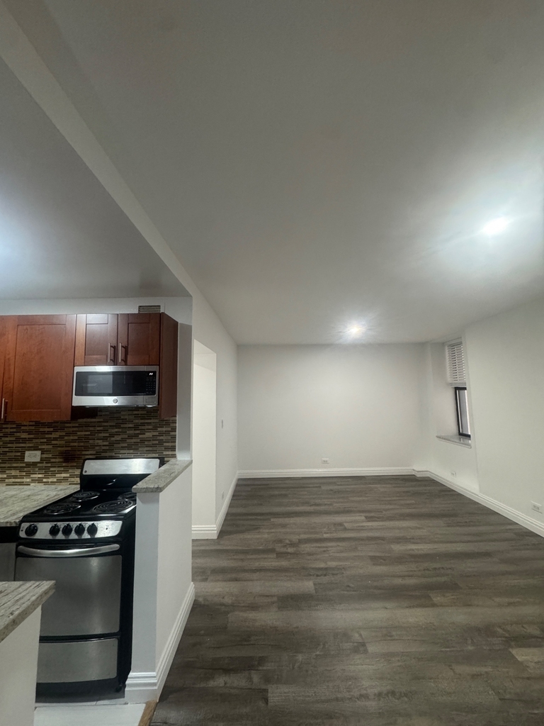 West 34th Street - Photo 16