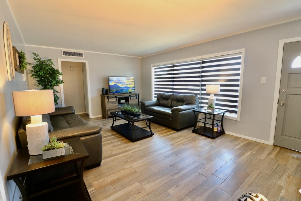 1216 Brookhaven Drive - Photo 2