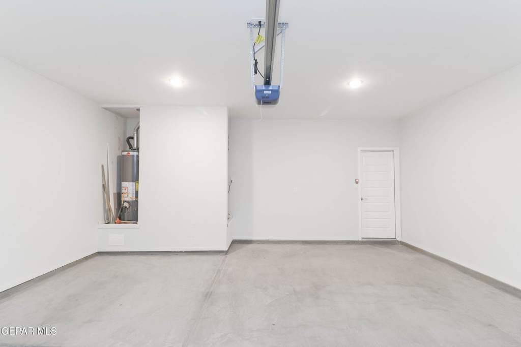 12832 Haxby Street - Photo 37